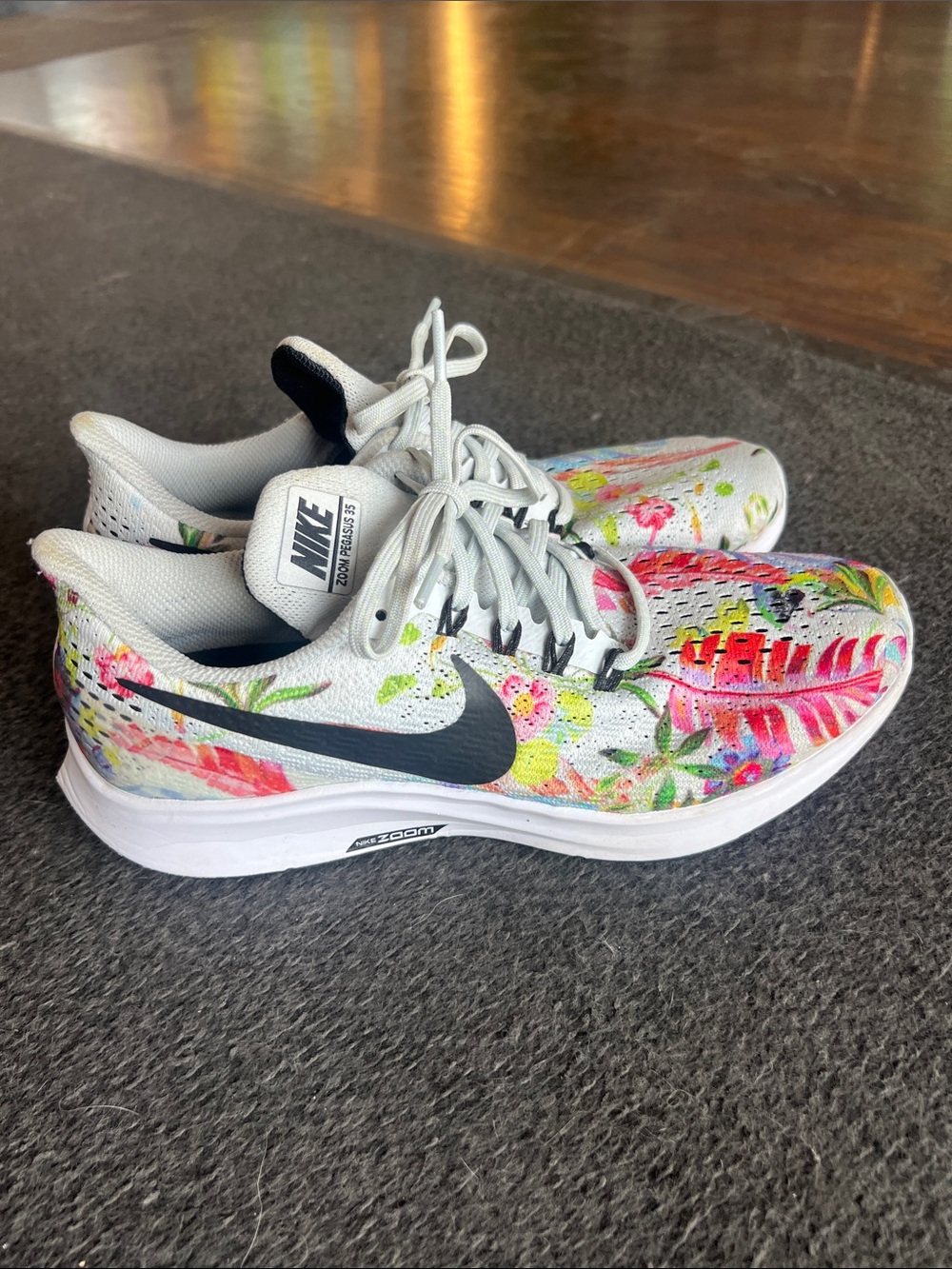 Nike Air Zoom Pegasus 35 Hawaiian sneakers running shoes woman’s 8.5